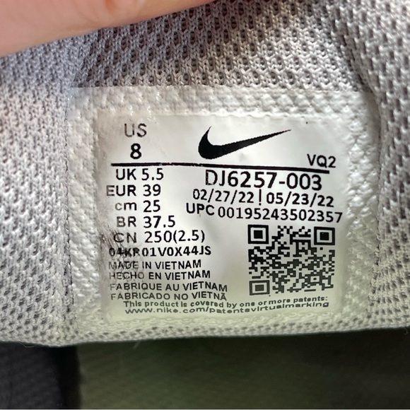 Nike Tanjun Grey White Running Shoes Size 8 Women’s - Picture 9 of 9